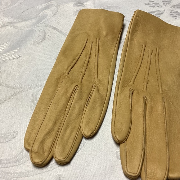 BUTTERSCOTCH COLOR TABLE CUT DEERSKIN GLOVES 6/1/2 - Picture 7 of 8
